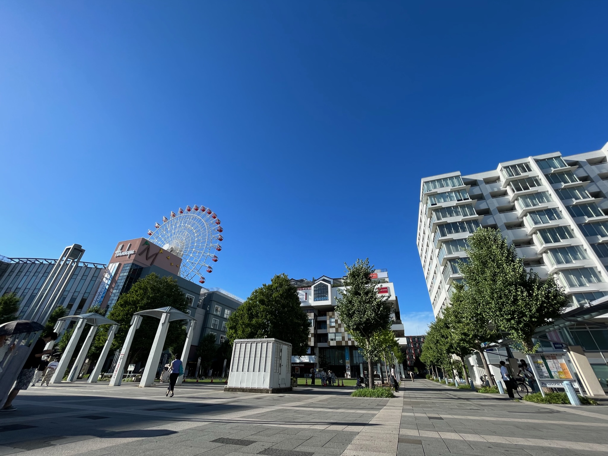 プレミアヨコハマのビルの画像